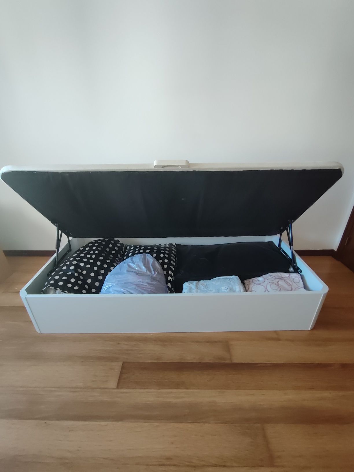 Cama Sommier solteiro com estrado elevatório