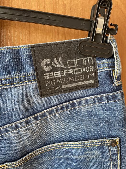 Jeansy męskie slim z przetarciami – rozmiar M (W32 L32)