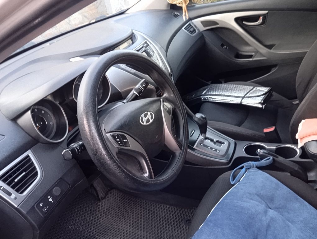 Hyundai Elantra 2012