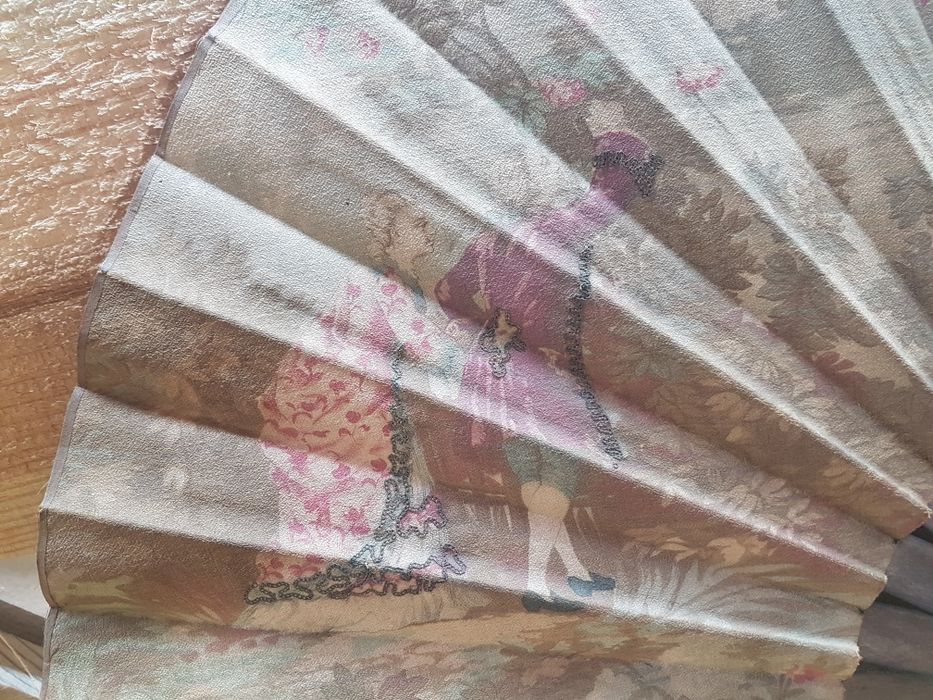 Leque antigo em seda