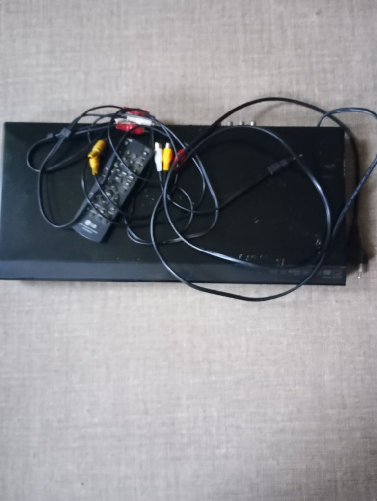 Odtwarzacz DVD z pilotem