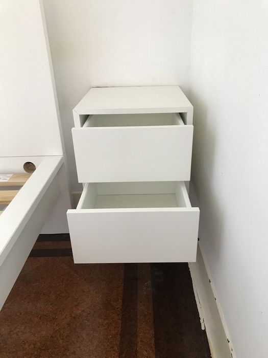 Mesa de Cabeceira Eket da Ikea