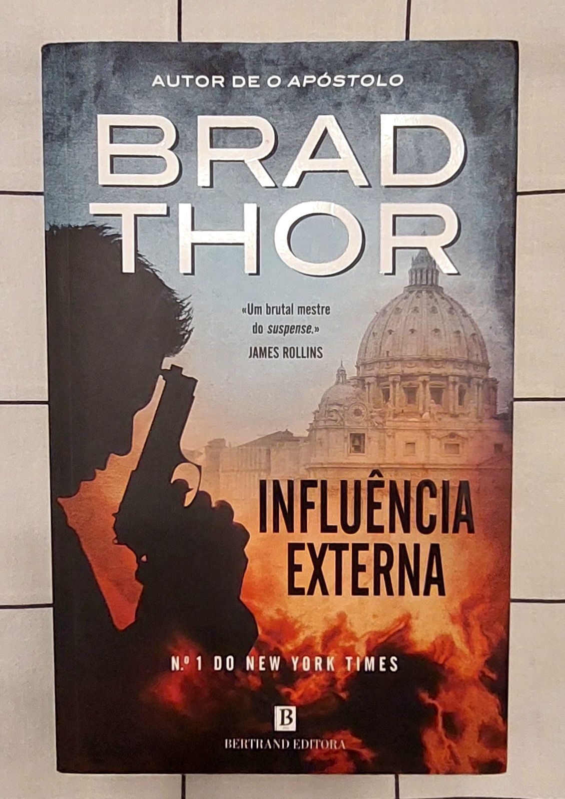 "Influência Externa" de Brad Thor