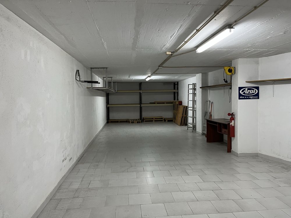 Garagem para Arrendar - Camarate *ENORME