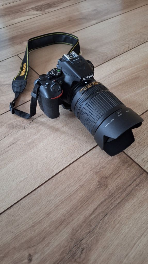 Nikon D5600 + AF-S Nikkor 18-140 mm f/3.5-5.6G ED VR
O
