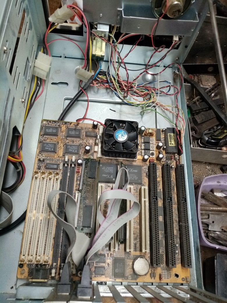 Komputer z 1997 roku.