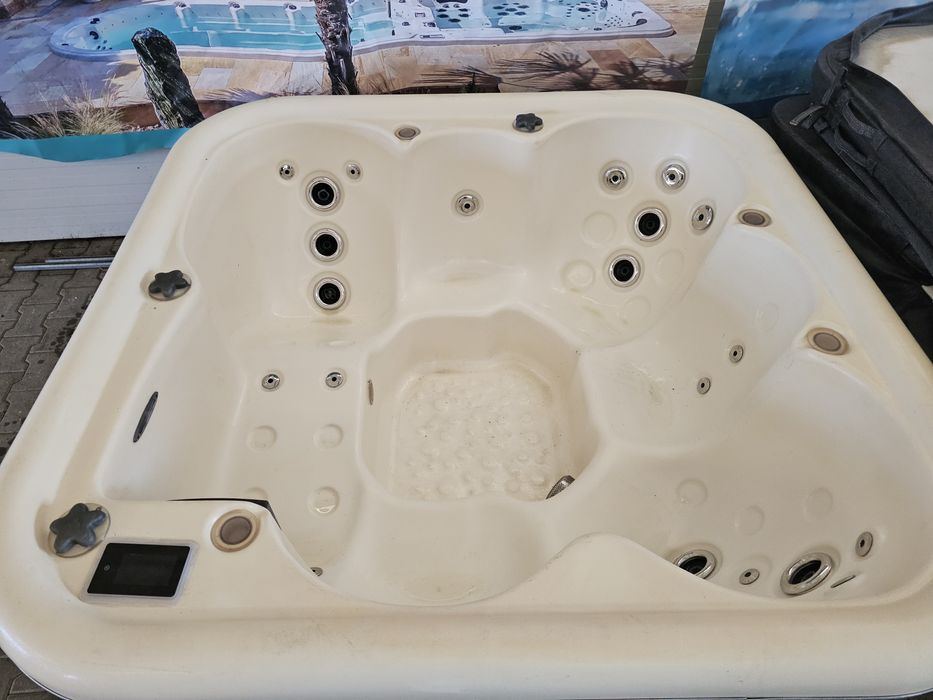 Jacuzzi jakuzi spa ogrodowe taras całoroczne gecko