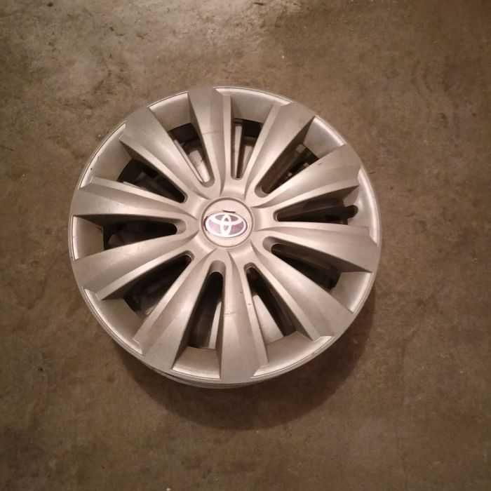 Opony zimowe wraz z felgami do Toyoty Yaris (komplet kół) + kołpaki