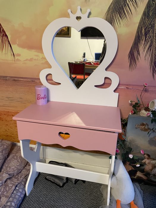 Туалетний столик рожевий