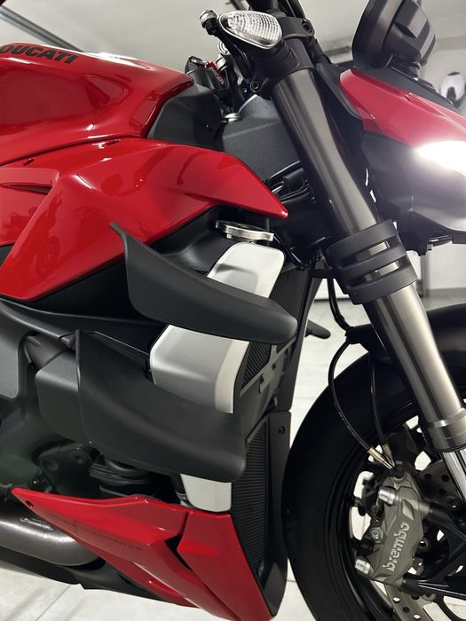 Ducati Streetfighter V2