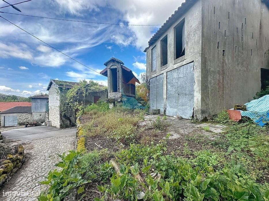 Moradia com alpendre