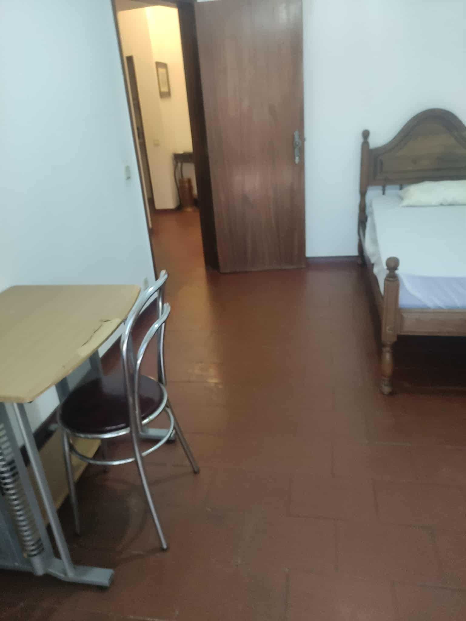 Alugo quarto a estudantes