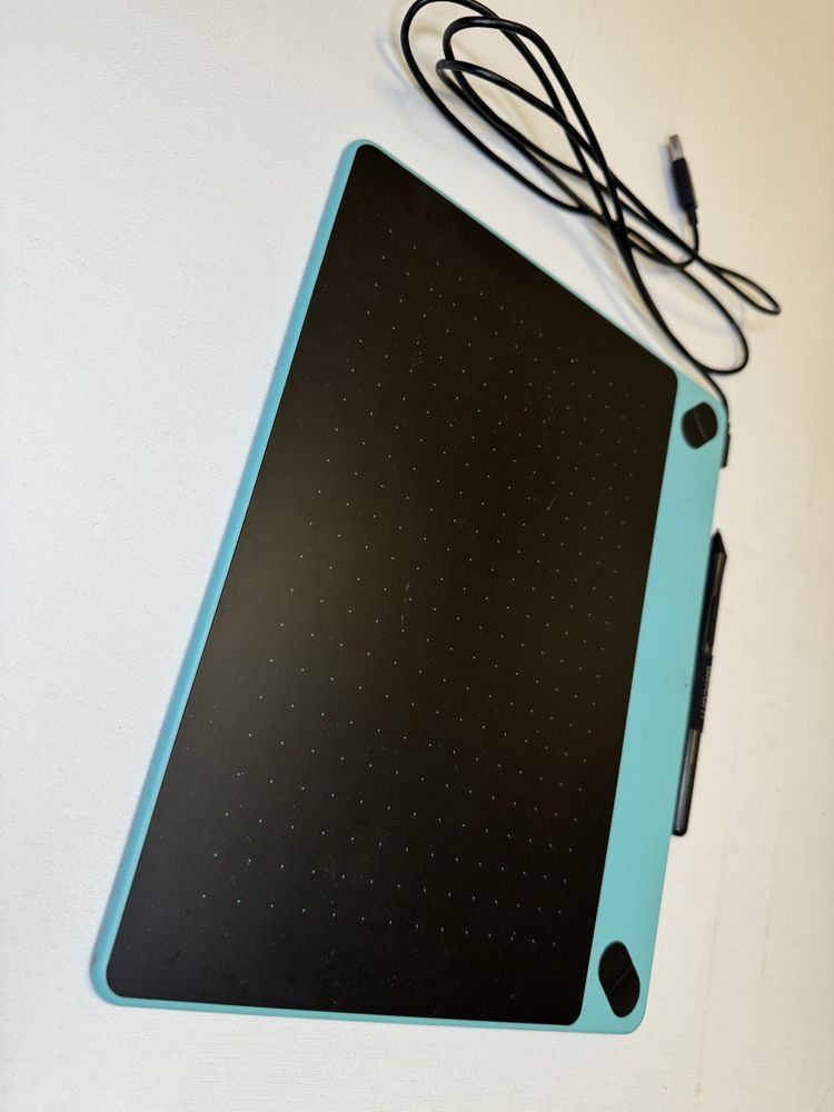 Tablet graficzny Wacom Intuos CTH-490 – sprawny, z kablem i rysikiem