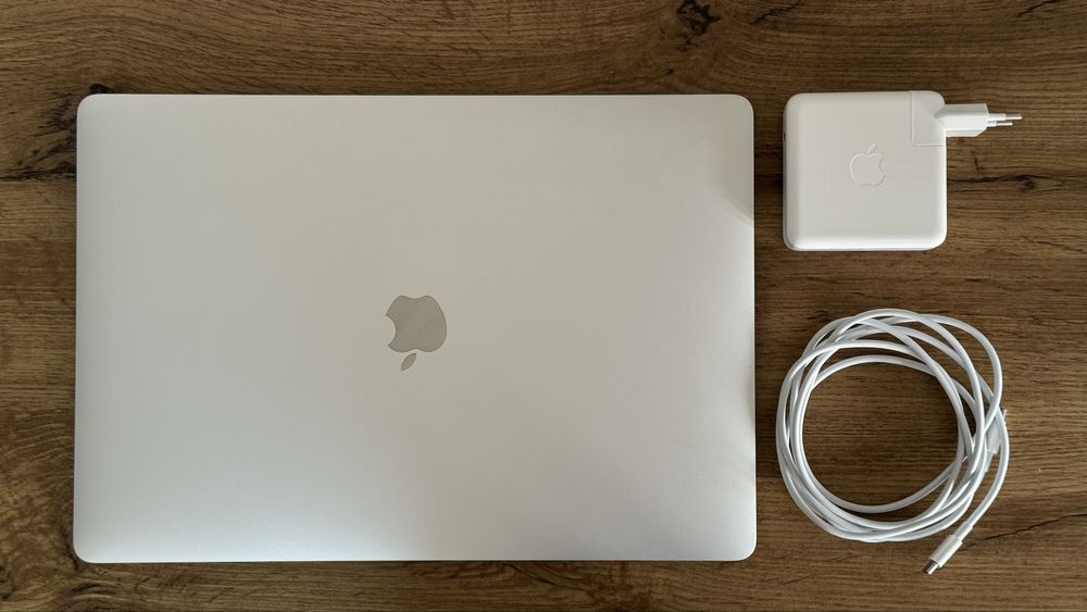 MacBook Pro 15" 2018 (Silver, 32/512 ГБ, A1990) USA