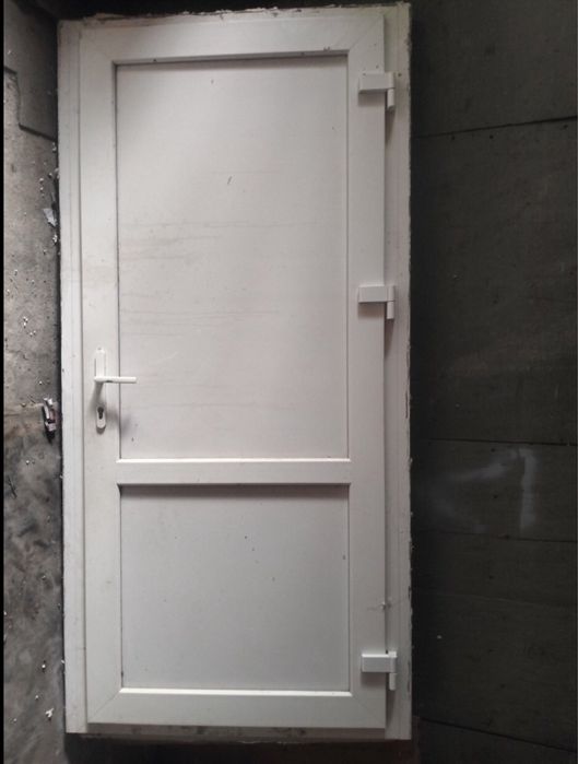 Дверь металлопластиковая