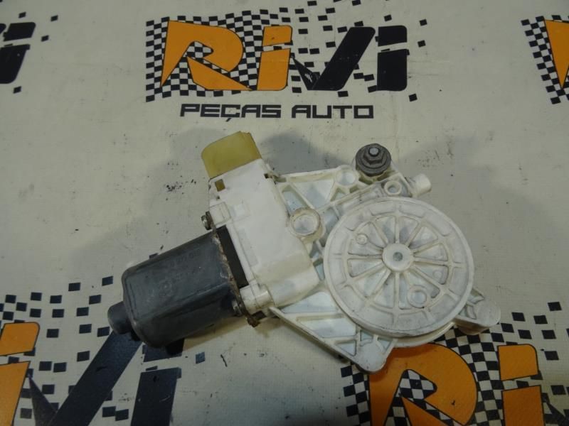 Motor Do Elevador De Vidro Frente Direito Bmw 1 (E87)  0130822227 / 69