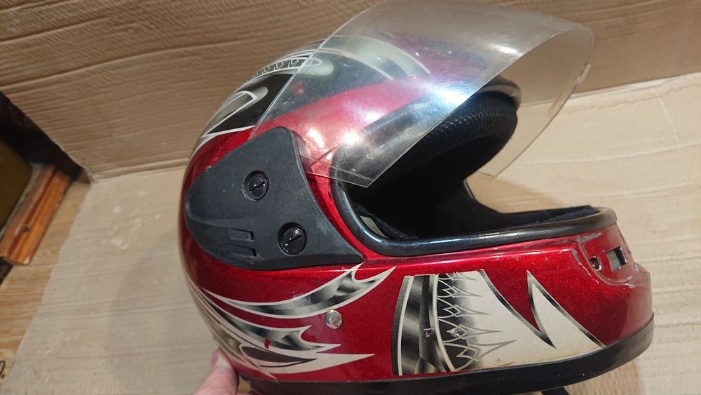 Шлем мотоциклетный.
Защитный. 
Состояние на фото. 
Вышлю олх доставкой