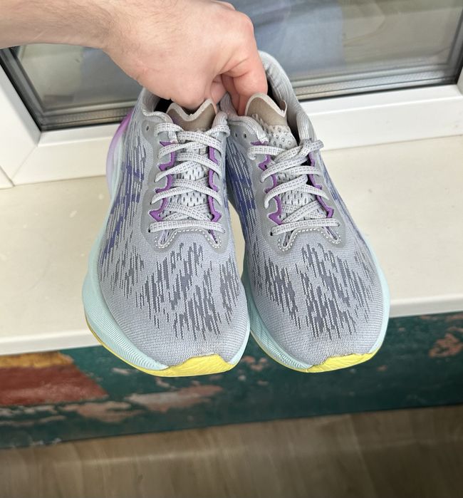 Оригінальні кросівки Asics Novablast 3 асікс 40,5 розмір 26см дитячі