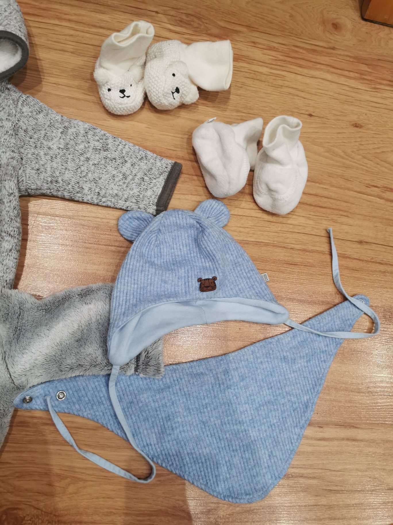 Bluzy komplet czapka komin i buciki 62