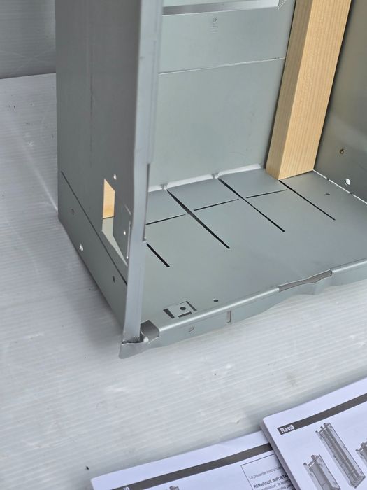 Schneider Resi9 Taca montażowa podtynkowa 1x13 modułów wysokość 855 mm