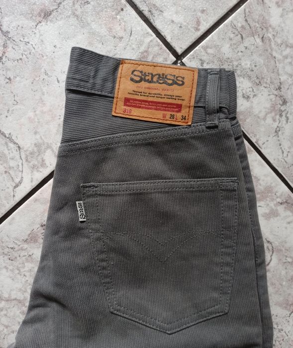 - Jeansy klasyczne prążkowane damskie, stres jeans.