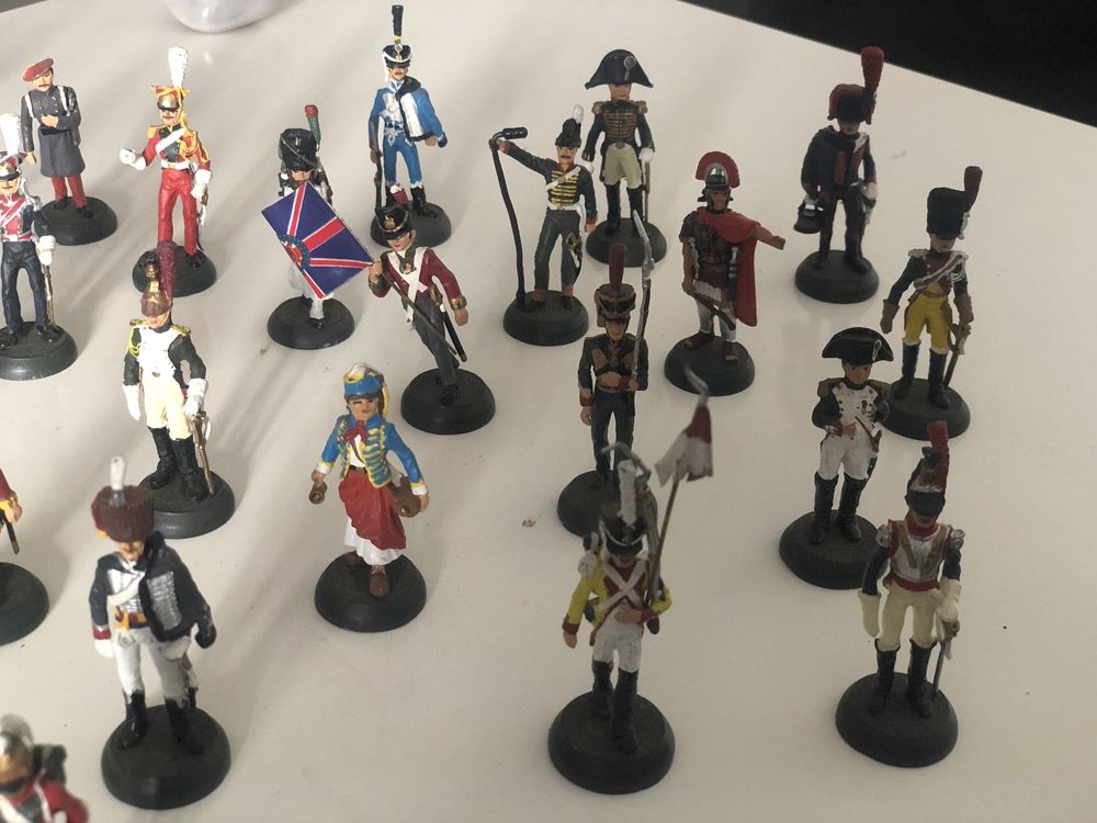 31 figuras de soldados de chumbo