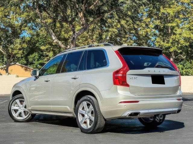 2016 Volvo XC90 T8 eAWD Momentum
