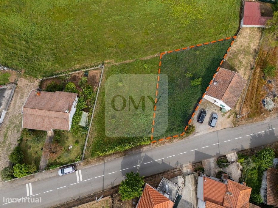 Lote para Moradia com 2 Andares e 4 Frentes em Roalde, Sabrosa