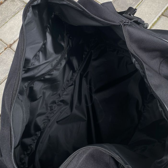 Чорна велика дорожня спортивна сумка 42 л