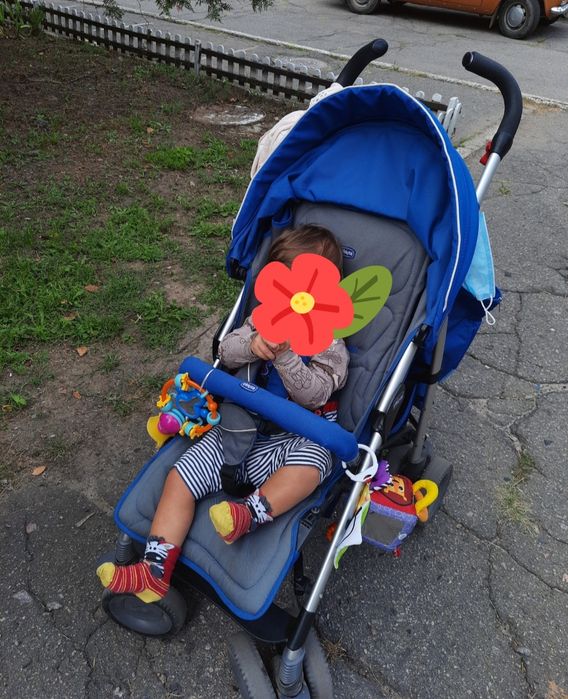 Продам  коляску фірми  Chicco САМОВИВІЗ