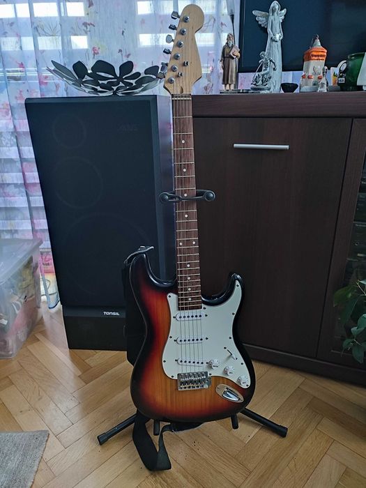 Gitara elektryczna, stojak, pokrowiec, kpl.