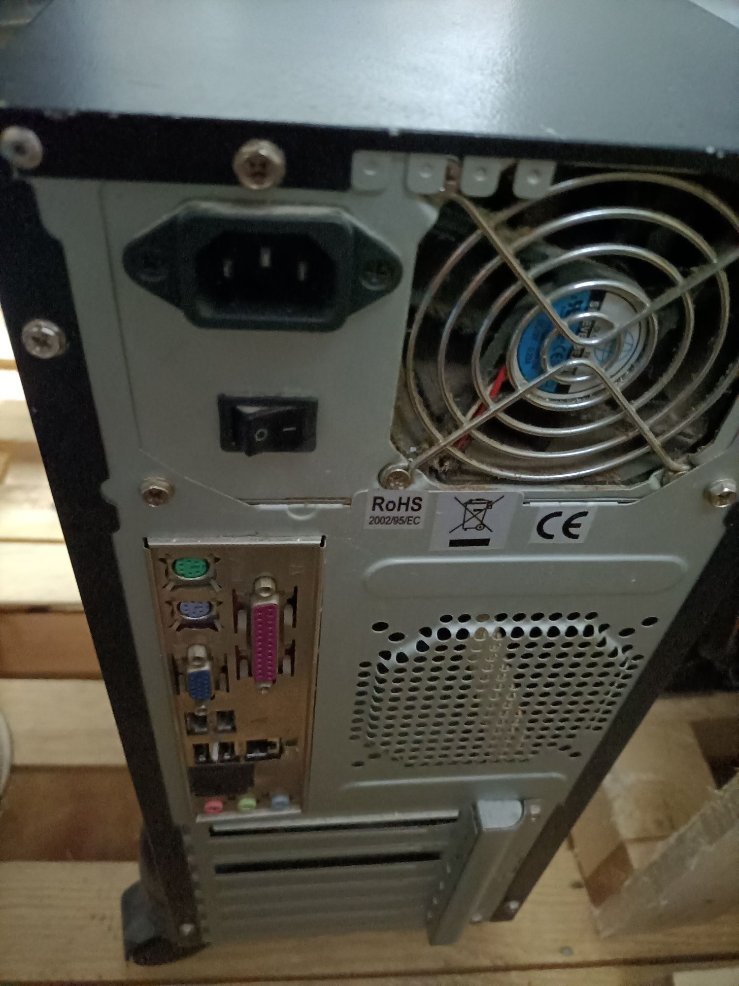 Torre de PC a funcionar