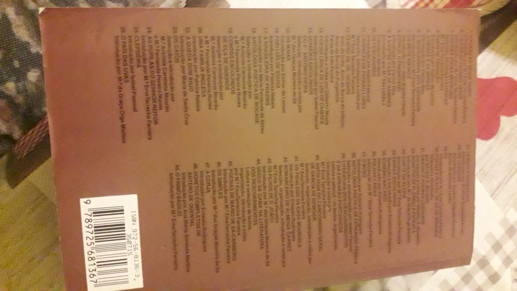 Livro Os maias  .