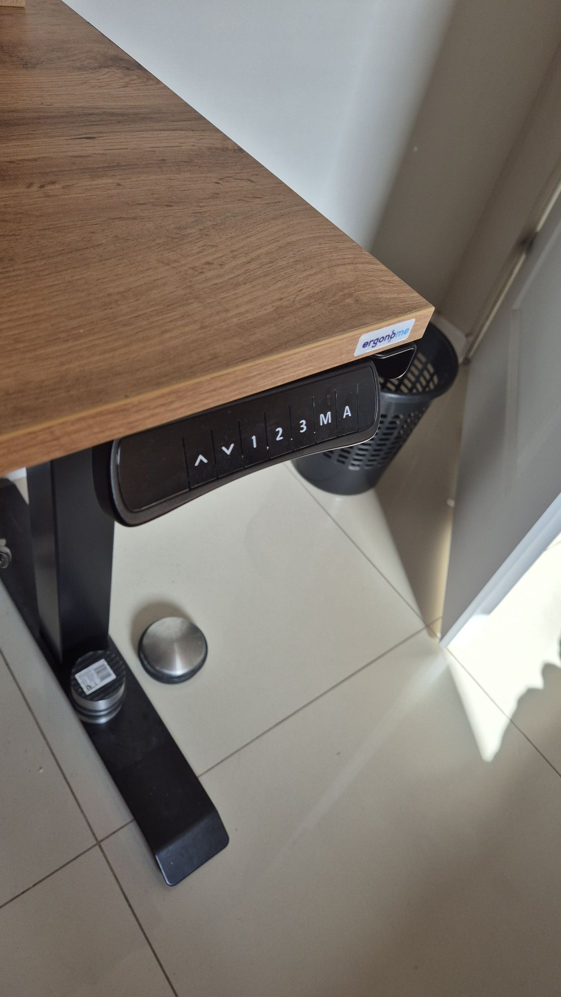 Biurko elektryczne ergonome 110x61cm 125kg udźwigu