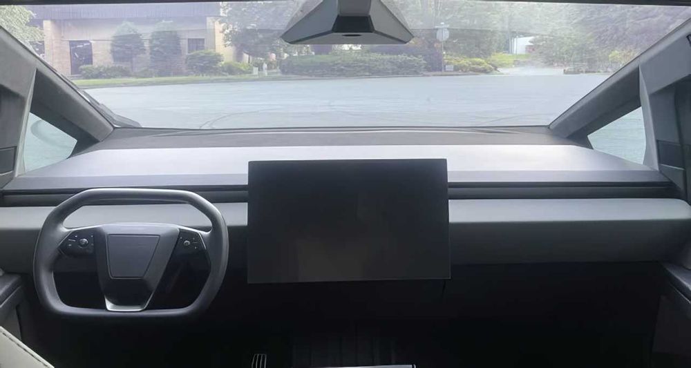 Tesla Cybertruck      2024