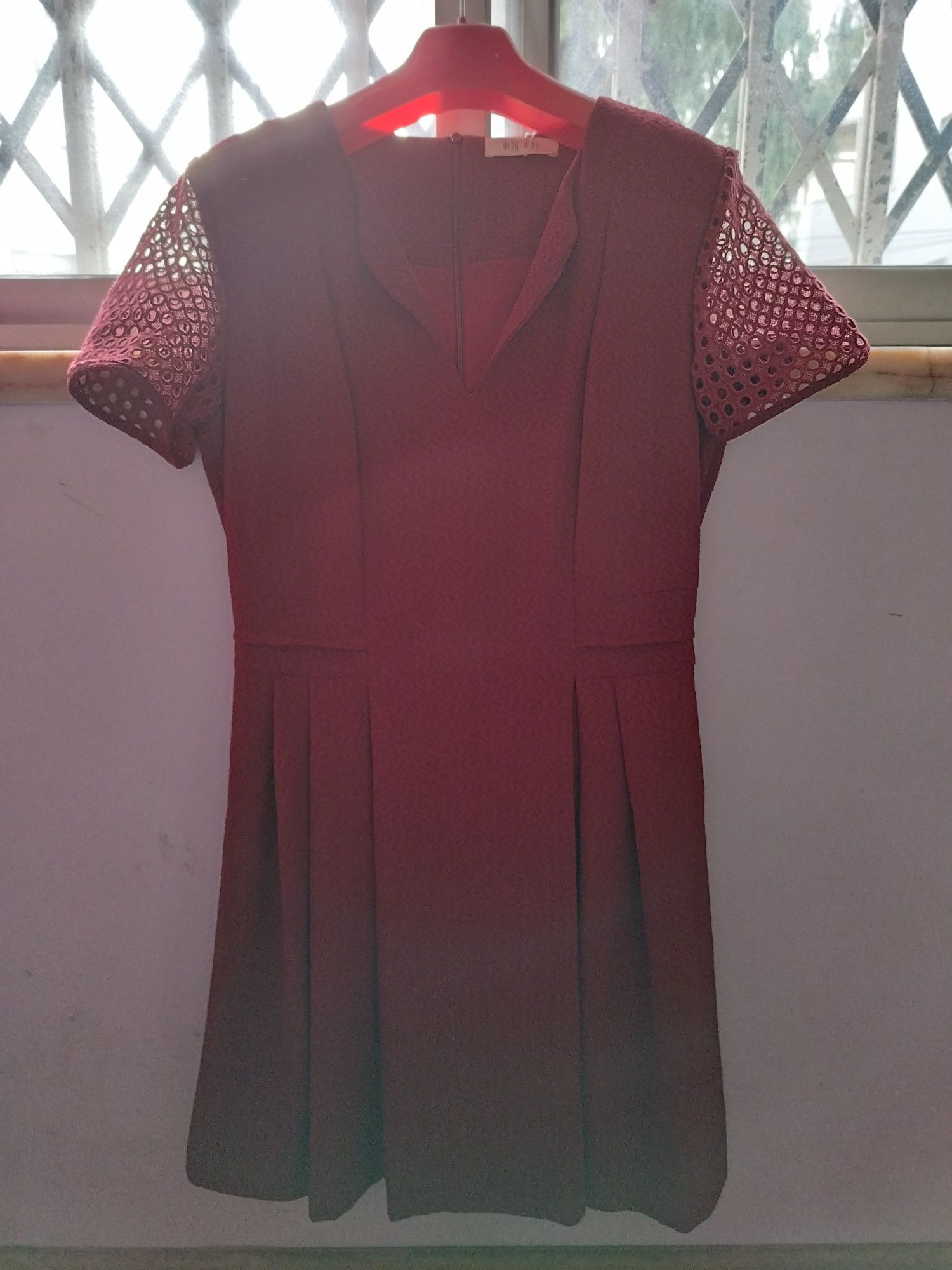 Vestido vermelho vinho