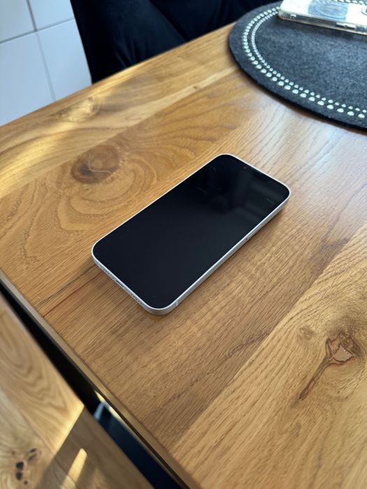 iPhone 13 + etui Karl