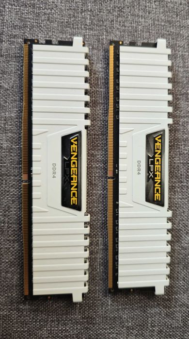 Pamieć RAM DDR4 2*8GB