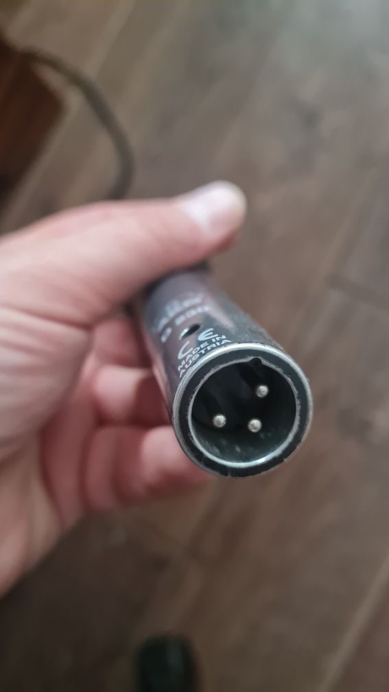 микрофон AKG D 230