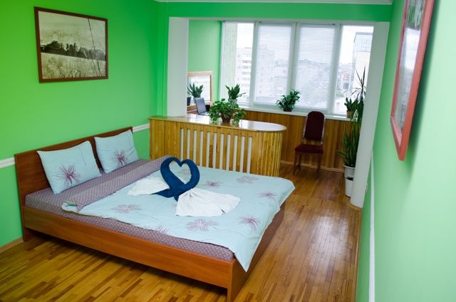 Рівне подобово в центрі . Незабутній краєвид з балкона! 3 кім.