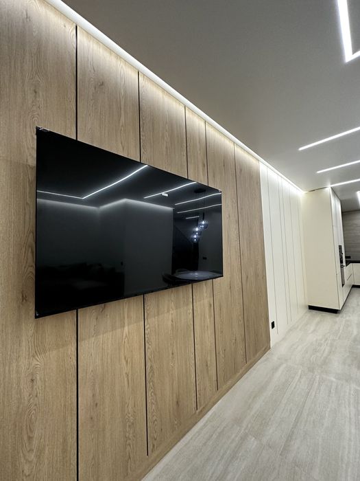 Продаж нового дизайнерського котеджу з ремонтом , меблями