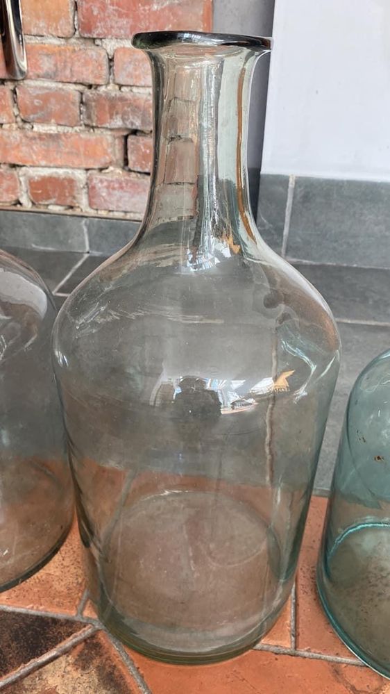 Butle szklane ,stare szklo recznie formowane