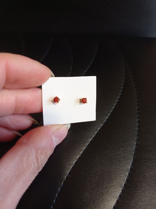 Kolczyki sztyfty czerwone oczka stal chirurgiczna