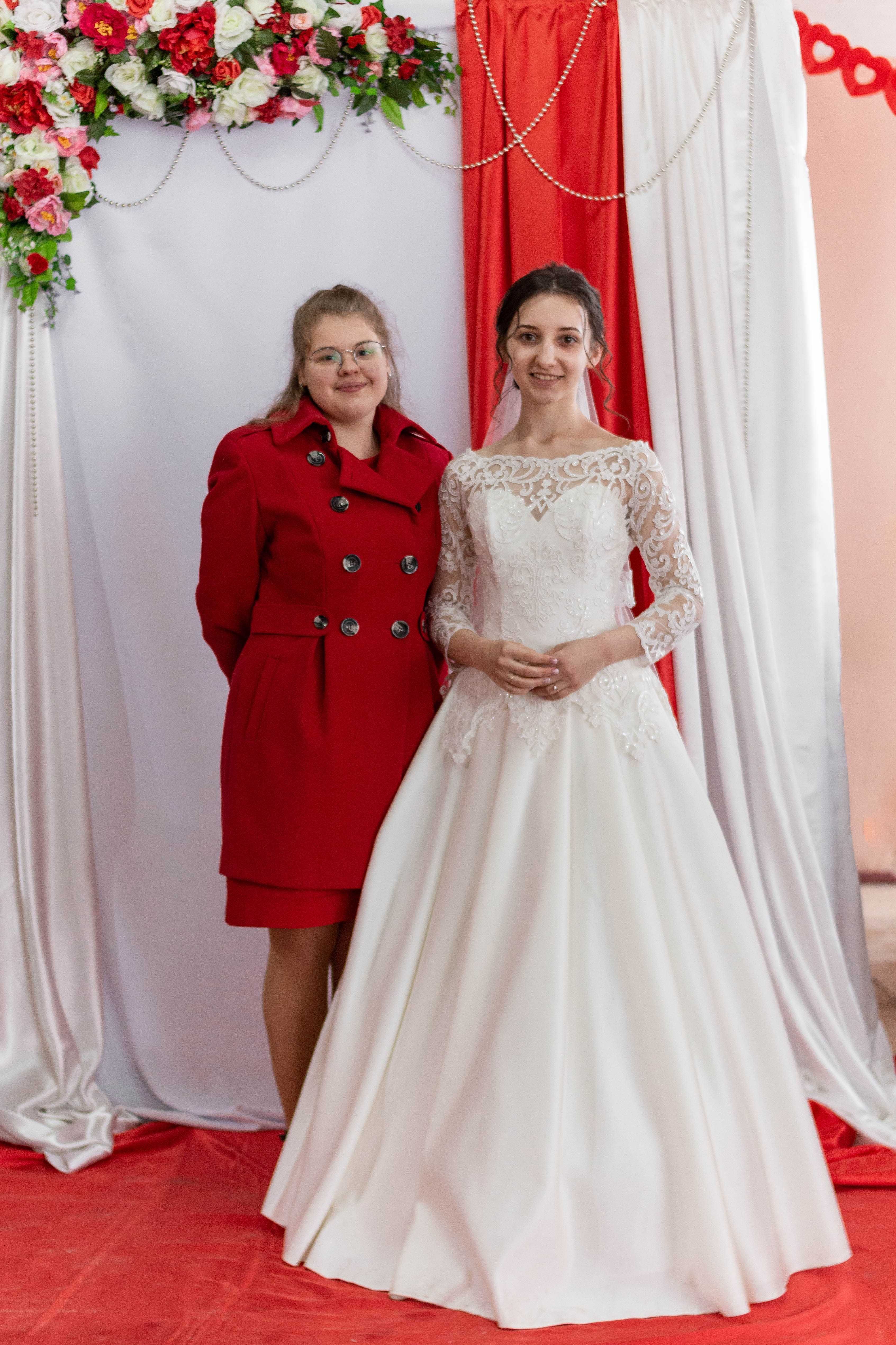 Весільня сукня з фатою