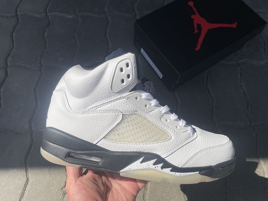 Jordan 5 Retro White and Black 41-45 в наявності