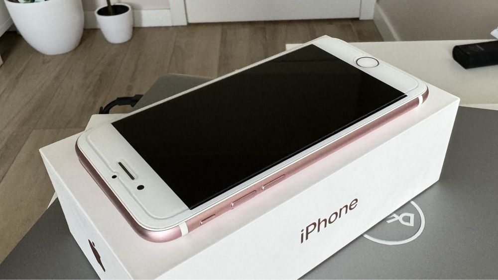 Smartfon Apple iPhone 7 2 GB / 32 GB 4G (LTE) różowy