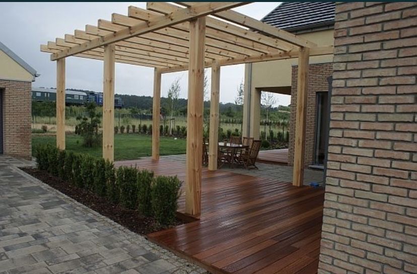 Taras drewniany, elewacja drewniana, zadaszenie tarasu, pergola