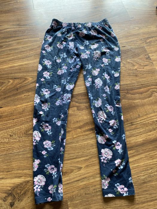 Czarne leginsy w kwiaty 164cm