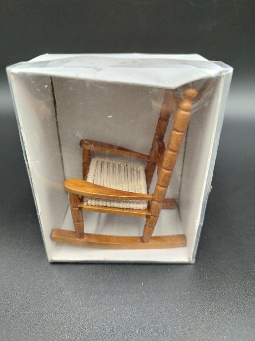 Mini mebelki z serii skala 1:12 fotel bujany