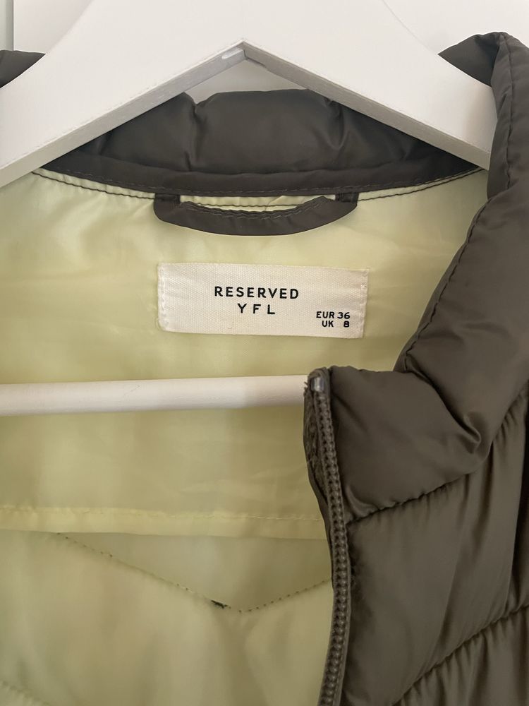 Reserved kurtka puchowa kolor Olivka